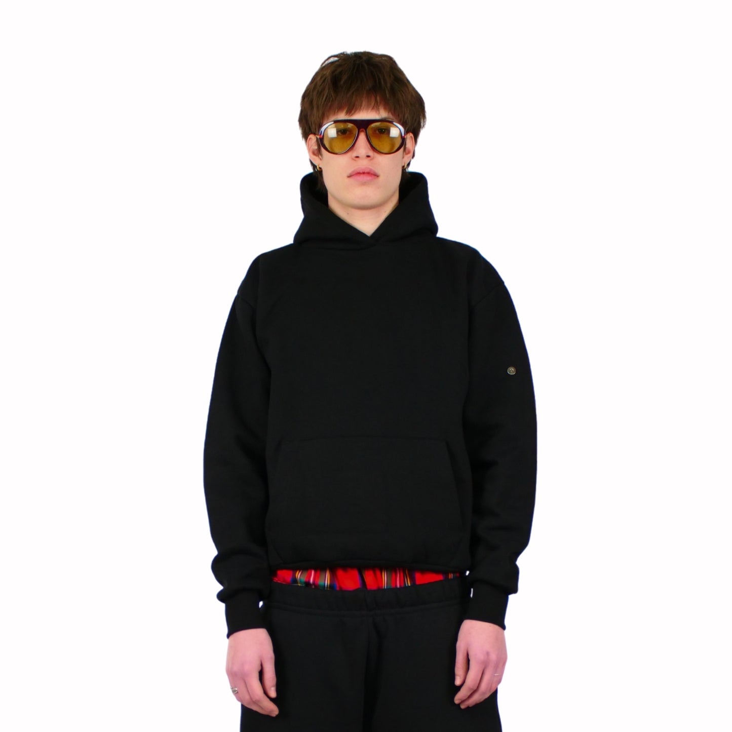 LE PULL À CAPUCHE NOIR