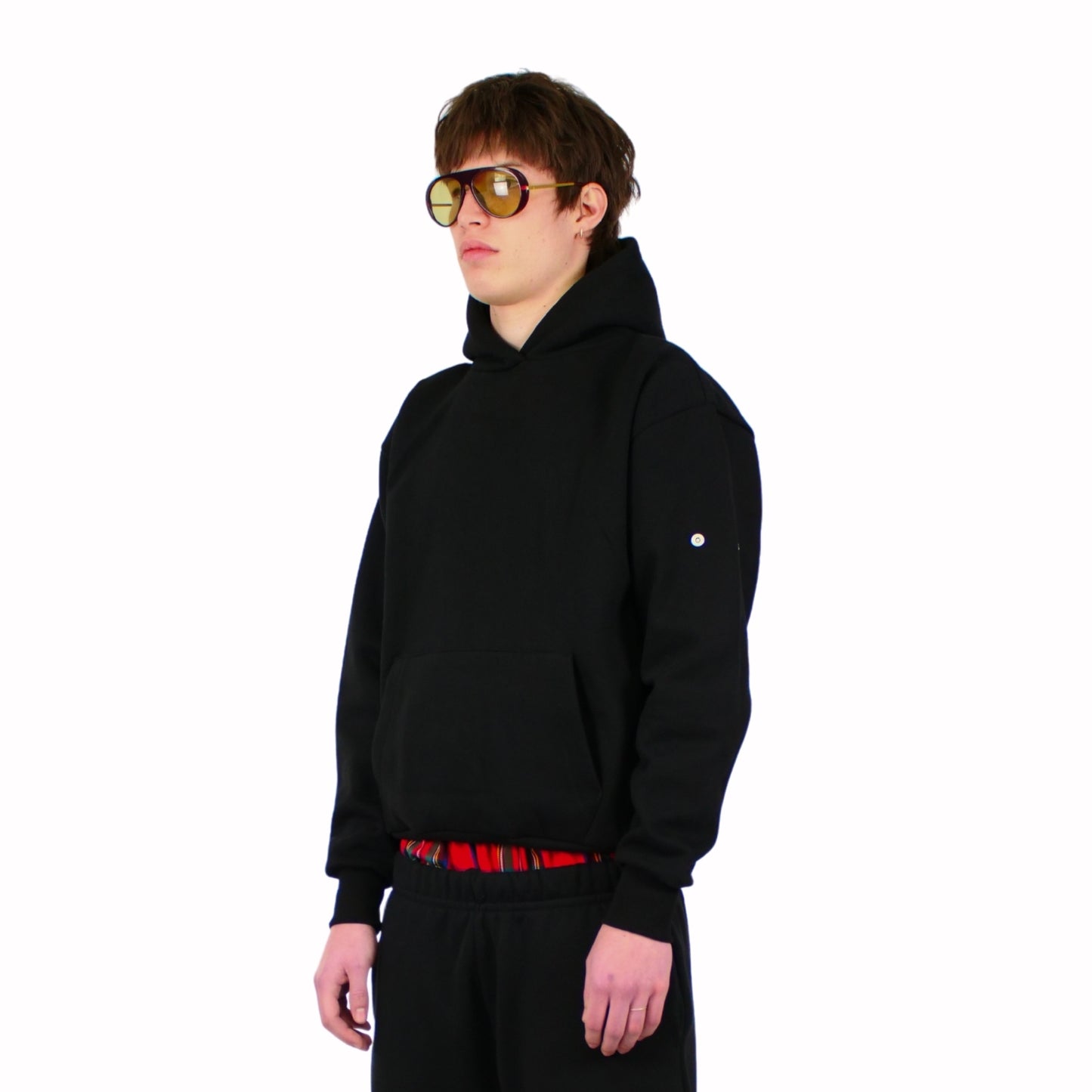 LE PULL À CAPUCHE NOIR
