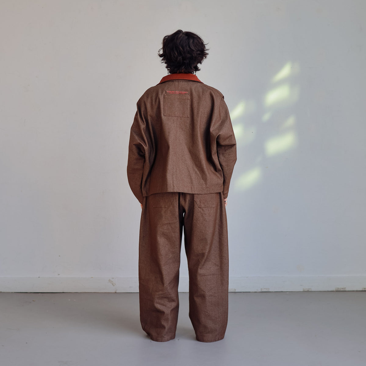 LA VESTE V—4