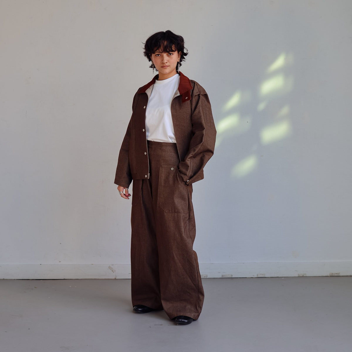LA VESTE V—4