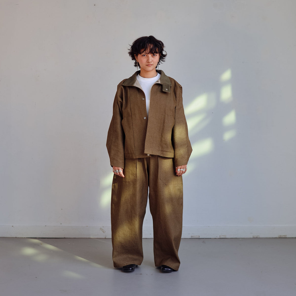 LA VESTE V—4