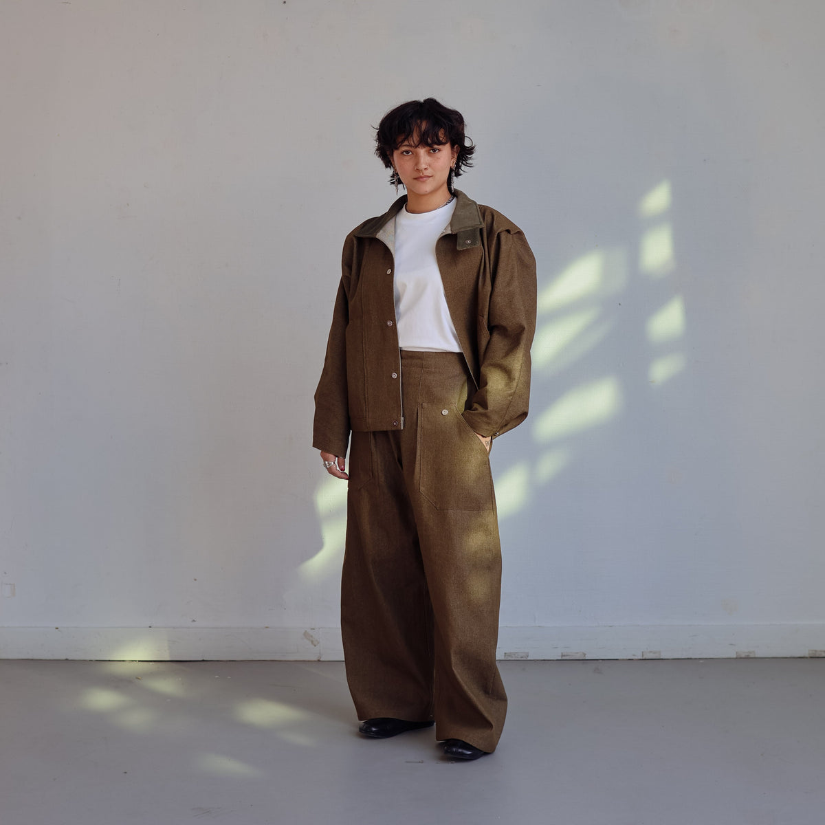 LA VESTE V—4