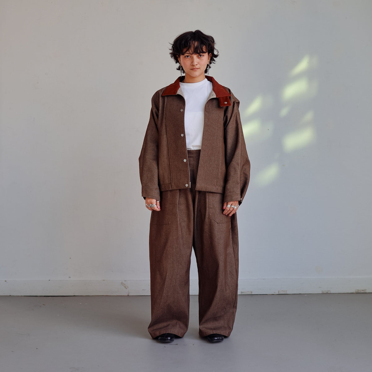 LA VESTE V—4