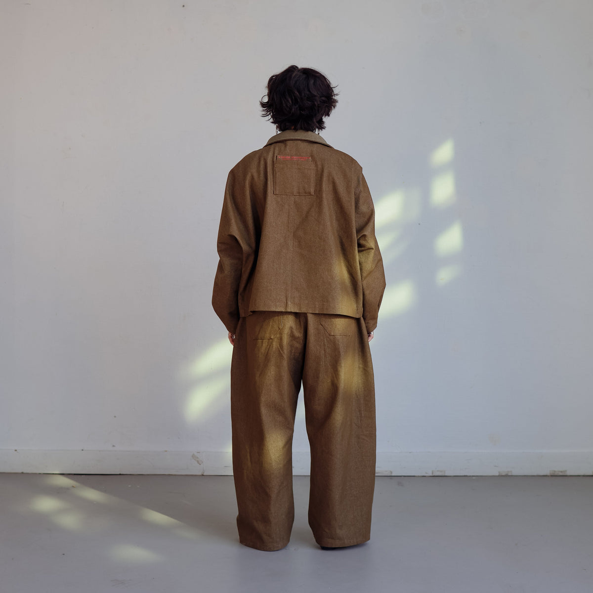 LA VESTE V—4